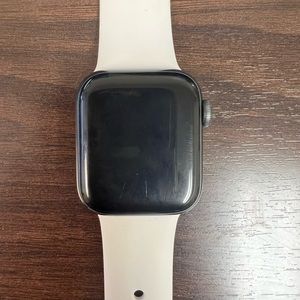 Apple Watch 40mm SE First Gen w/ GPS and Celluar